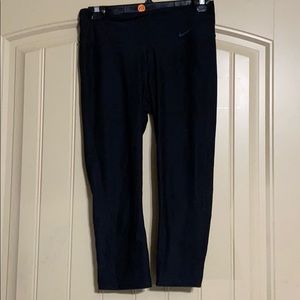 black nike capri leggings